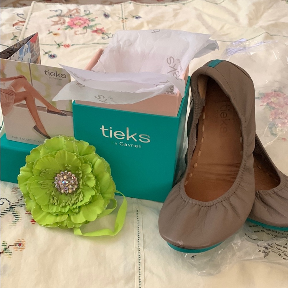 Tieks Taupe Ballet Flats 6